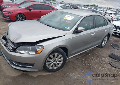 2014 Volkswagen Passat 2.5L Wolfsburg Edition z USA, uszkodzony, nr VIN 1VWAP7A38EC019075